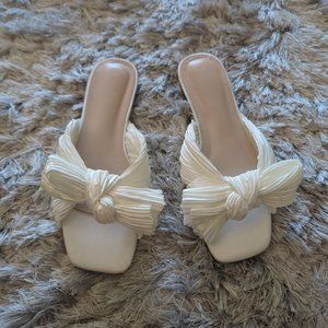 Elegant Cream Flats with Bow Detail